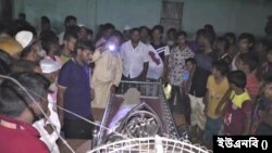 পঞ্চগড় জেলা সদরে প্রতারণায় অভিযুক্ত ব্যক্তির বাড়িতে, প্রতারিত ব্যক্তির মরদেহ রেখে অনশন করছে এলাকাবাসী।