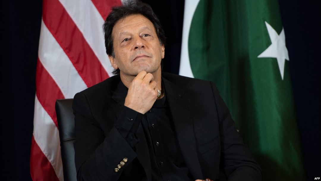 Polisi Pakistan mengajukan tuduhan terorisme terhadap mantan Perdana Menteri Imran Khan. (Foto: AFP)