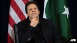 Polisi Pakistan mengajukan tuduhan terorisme terhadap mantan Perdana Menteri Imran Khan. (Foto: AFP)