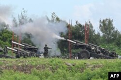 Tentara militer Taiwan menembakkan Howitzer 155 mm selama latihan anti-pendaratan langsung di daerah Pingtung, Taiwan selatan pada 9 Agustus 2022. (Foto: AFP/Sam Yeh)