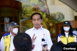 Presiden Jokowi mengungkapkan pemerintah sedang mengkalkulasi dampak kepada masyarakat apabila BBM subsidi dinaikkan ( biro Setpres)
