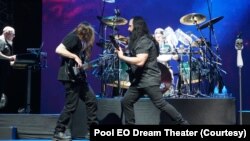 Suasana Konser Dream Theater di Manahan Solo, Rabu malam (10/8). (Foto: Pool EO Dream Theater)