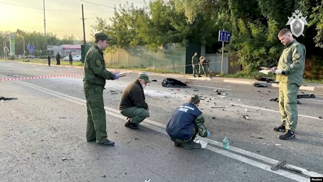 Полиция на месте взрыва автомобиля Дарьи Дугиной (архивное фото)