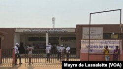 Assembleia de voto no Centro Comunitário da Juventude do bairro da Fubu, em Luanda.