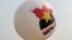 Um jovem carrega um balão com o mapa de Angola e o símbolo e cores do partido MPLA. Camama, Luanda. 