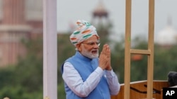 Indian Prime Minister Narendra Modi, greets after addressing the nation at the 17th-century Mughal-era Red Fort on Independence Day in New Delhi, India, Aug.15, 2022.
