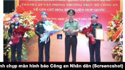 Lính mũ nồi xanh Việt Nam xuất thân từ công an trong buổi lễ trao quyết định hôm 12/8 năm 2022