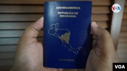 Un pasaporte nicaragüense. Foto Houston Castillo, VOA