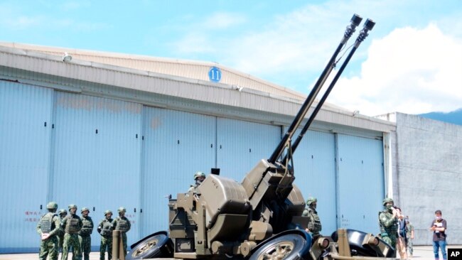 Taiwanese soldiers operate a Oerlikon 35mm twin cannon anti-aircraft gun at a base in Taiwan's southeastern Hualien county on Aug. 18, 2022.