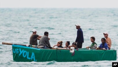 Encuentran en el mar a 3 migrantes que naufragaron en el estrecho de la  Florida