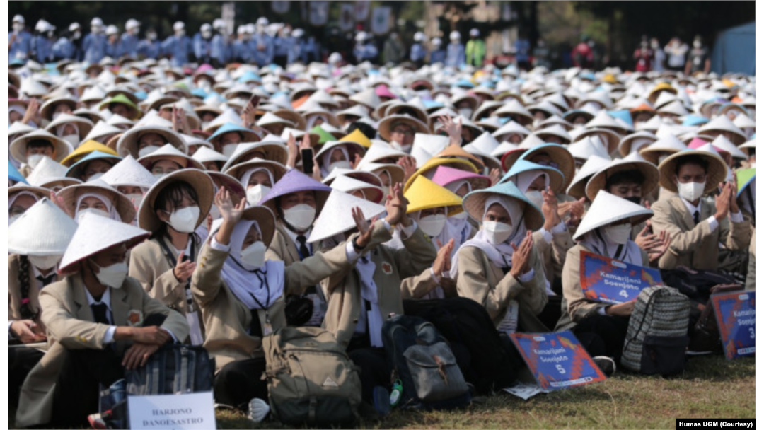 Sebanyak 9.833 mahasiswa baru Universitas Gadjah Mada mengikuti Pelatihan Pembelajar Sukses bagi Mahasiswa Baru (PPSMB) yang berlangsung 1-13 Agustus 2022. (Foto: Humas UGM)
