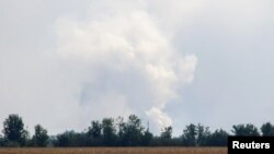 Відеокадр - дим від вибуху, який, за повідомленнями, стався поблизу Джанкоя, Крим, 16 серпня 2022 року. REUTERS/Stringer