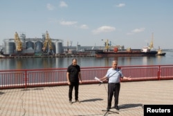 FILE - U.N. Secretary-General Antonio Guterres, right, and Ukrainian Infrastructure Minister Oleksandr Kubrakov attend a news briefing in the sea port in Odesa, Aug. 19, 2022, where grain exports have begun again after Russia and Ukraine signed an export deal in July.