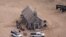 ARCHIVO - Esta foto aérea muestra parte del set de filmación de Bonanza Creek Ranch en Santa Fe, Nuevo México, el 23 de octubre de 2021.