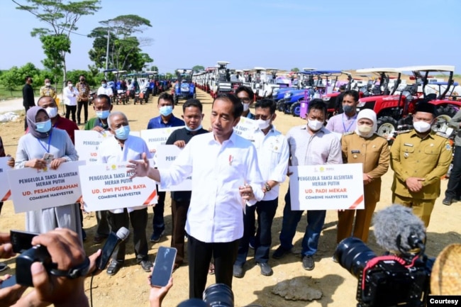 Presiden Jokowi berharap Program Taksi Alsintan dapat meningkatkan produksi pertanian dan membangun kemandirian para petani (Biro Setpres)