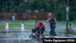 Силно невреме во Скопје: Поплавени домови, згради, возила, подвозници