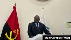 Presidente da CNE Angola, Manuel Pereira da Silva, anuniando os resultados finais das eleiçōes de 24 de Agosto