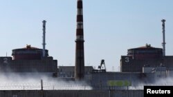 PLTN Zaporizhzhiaberada di luar kota Enerhodar yang dikuasai Rusia di wilayah Zaporizhzhia, Ukraina, 30 Agustus 2022. (Foto: REUTERS/Alexander Ermochenko)