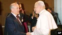 Михаил Горбачев и папа Иоанн Павел II. Ватикан, 1989 г.