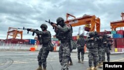 지난 24일 한국 부산항에서 '을지프리덤실드(UFS)' 미한 연합훈련의 일환으로 대테러 훈련이 진행됐다.