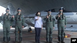Tayvan Prezidenti Tsai İn Ven hərbi hissədə pilotlarla (30 avqust, 2022)