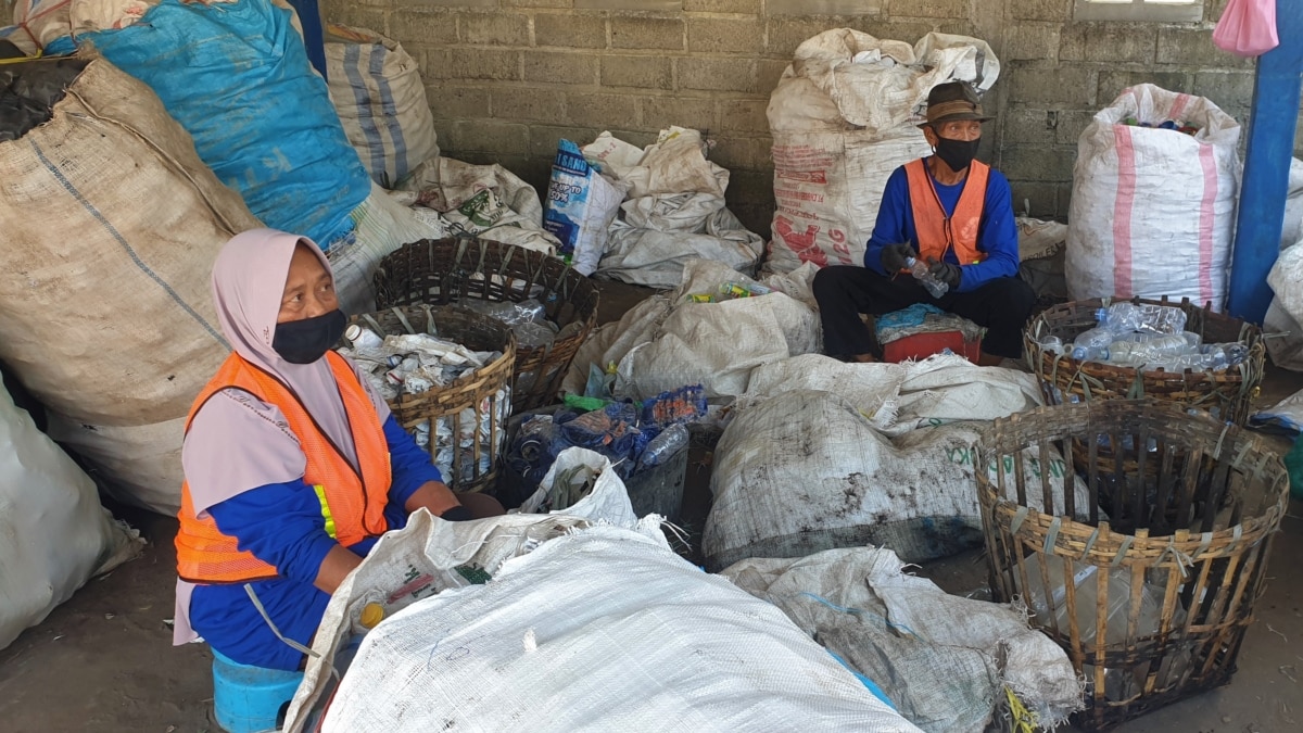 Memilah Sampah Dari Rumah, Upaya Mendukung Daur Ulang Sampah Botol Plastik