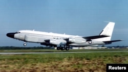 Архивное фото: самолет-разведчик RC-135 