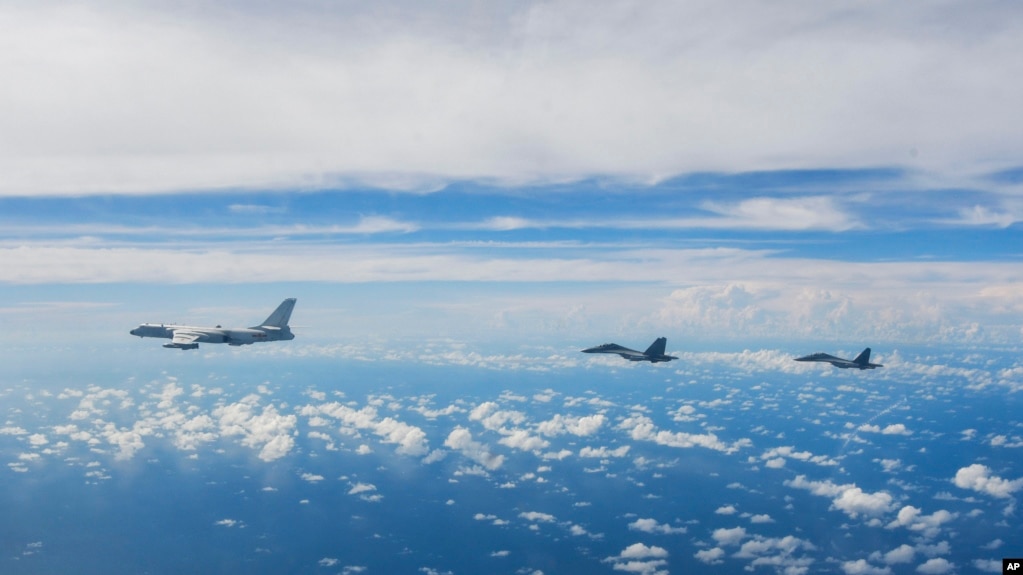 中国东部战区的飞机在台湾周围进行演习（2022年8月7日）(photo:VOA)