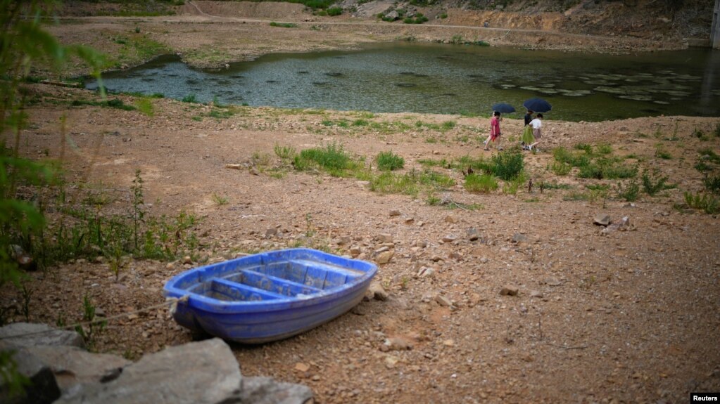 中国浙江省长兴县的一个水库在持续高温下面临干涸。（2022年8月20日）(photo:VOA)