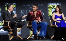 Acara panel diskusi serial "The Lord of the Rings: The Rings of Power" di ajang San Diego Comic Con, Juli 2022, di California (Invision/AP)