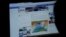 Một người sử dụng Internet truy cập một trang Facebook của chính phủ tại Hà Nội.