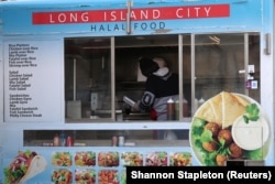 Truk makanan Long Island City terlihat di bagian Long Island City di wilayah Queens, New York, AS, 14 Februari 2019. (Foto: REUTERS/Shannon Stapleton)