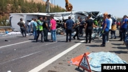 Rescue and emergency responders work at the scene after a bus crash on the highway between Gaziantep and Nizip, Turkey August 20, 2022.