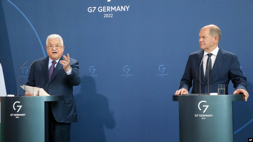 Tổng thống Palestine Mahmoud Abbas, trái, và Thủ tướng Đức Olaf Scholz, ở Berlin, ngày 16/8/2022.