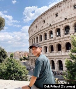 Dimas Ramadhan, digital nomad asal Indonesia saat berada di Roma, Italia, dalam perjalanan keliling Eropa (Dokumentasi Pribadi)