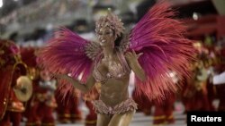 Các vũ công với những điệu nhảy sôi động tại lễ hội Carnival ở Brazil.