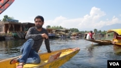 Boatman Imran Dar waits for tourists at the scenic Dal Lake in the summer capital, Srinagar, but says he hardly had any work this year. (A. Pasricha/VOA)