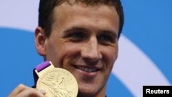 Ryan Lochte of the U.S. poses with his gold medal on the podium after winning the men's 400m individual medley final at the London 2012 Olympic Games at the Aquatics Centre July 28, 2012.
