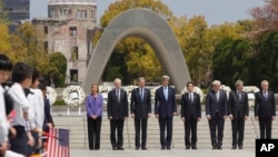 အမေရိကန်နိုင်ငံခြားရေးဝန်ကြီး John Kerry နှင့် G7 စက်မှုထိပ်သီး ၇ နိုင်ငံရဲ့ နိုင်ငံခြားရေးဝန်ကြီးတွေနဲ့ Hiroshima မြို့ကို ရောက်ရှိစဉ်