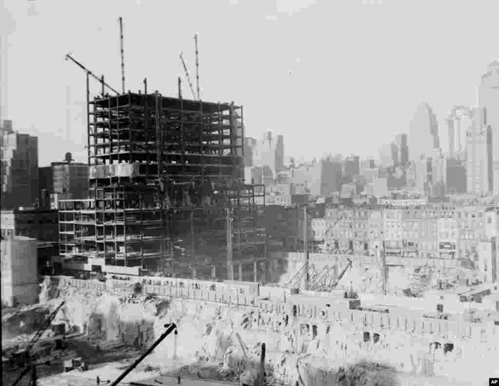 امروز در تاریخ: سال ۱۹۳۲ - ساختن راکفلر سنتر در شهر نیو یورک. 
