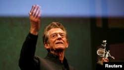 FILE - British actor John Hurt holds the Gold Giraldillo Award as a tribute to his career during the Sevilla European film festival in the Andalusian capital of Seville, Nov. 7, 2009.