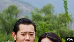Raja Bhutan Jigme Khesar Namgyel Wangchuck dan calon ratu Jetsun Pema.