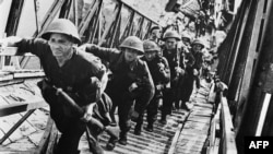 Saveznički vojnici tokom iskrcavanja u Normandiji