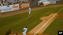 The minor league crowd gets a close-up look at Christian Colon, a 21-year-old first round draft pick for the Blue Rocks.