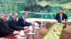 Ruski ministar spoljnih poslova Sergej Lavrov (L) sa kineskim predsednikom Ši Đinpingom (D) tokom susreta (Russian Foreign Ministry/Handout via REUTERS)