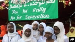 Young Sudanese supporters wait for the arrival of Nafie Ali Nafie, deputy head of Sudan's ruling National Congress Party and assistant of president Omar al-Bashir, to address a crowd on the upcoming referendum, 09 Nov 2010