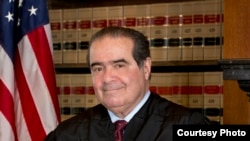 El juez Antonin Scalia murió a los 79 años, en Texas.