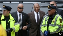 Actor and comedian Bill Cosby, center right, arrives for a court appearance, Feb. 3, 2016, in Norristown, Pennsylvania. Cosby was arrested and charged with drugging and sexually assaulting a woman at his home in Jan. 2004. 
