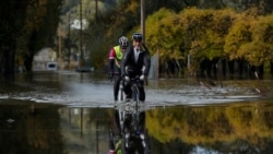 Tormentas de lluvia y nieve afectan a varias regiones de EEUU en el inicio de viajes por el Día de Acción de Gracias.