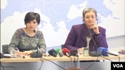 Urlike Lunaček, izvestilac Evropskog parlamenta za Kosovo (desno)